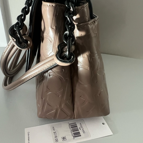 Calvin Klein begs - Picture 2 of 3